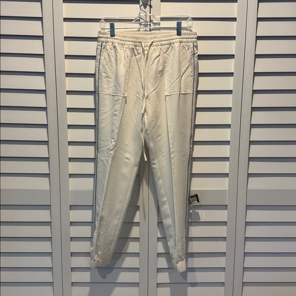 Banana Republic White with gray side trim  Elastic Waist Pants and Pockets.